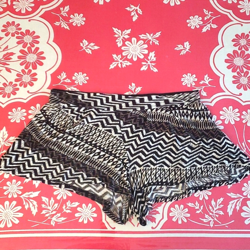 3/$25 ROMEO AND JULIET COUTURE shorts